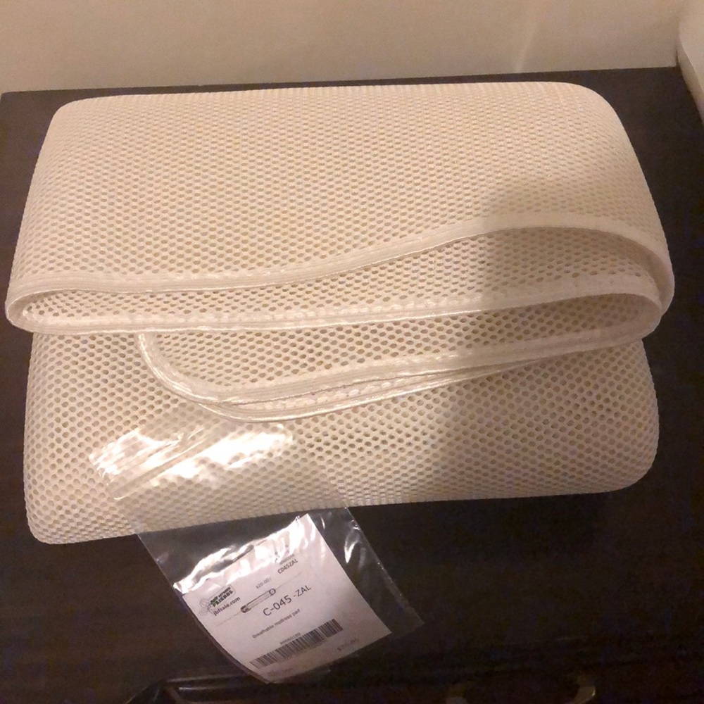 Breathable crib mattress pad